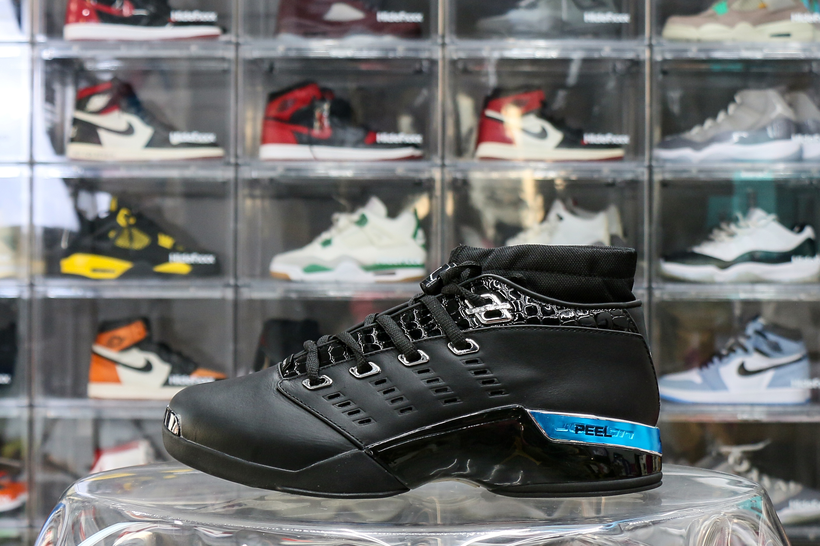 jordan 17 og low black Ch*0me (regular box)