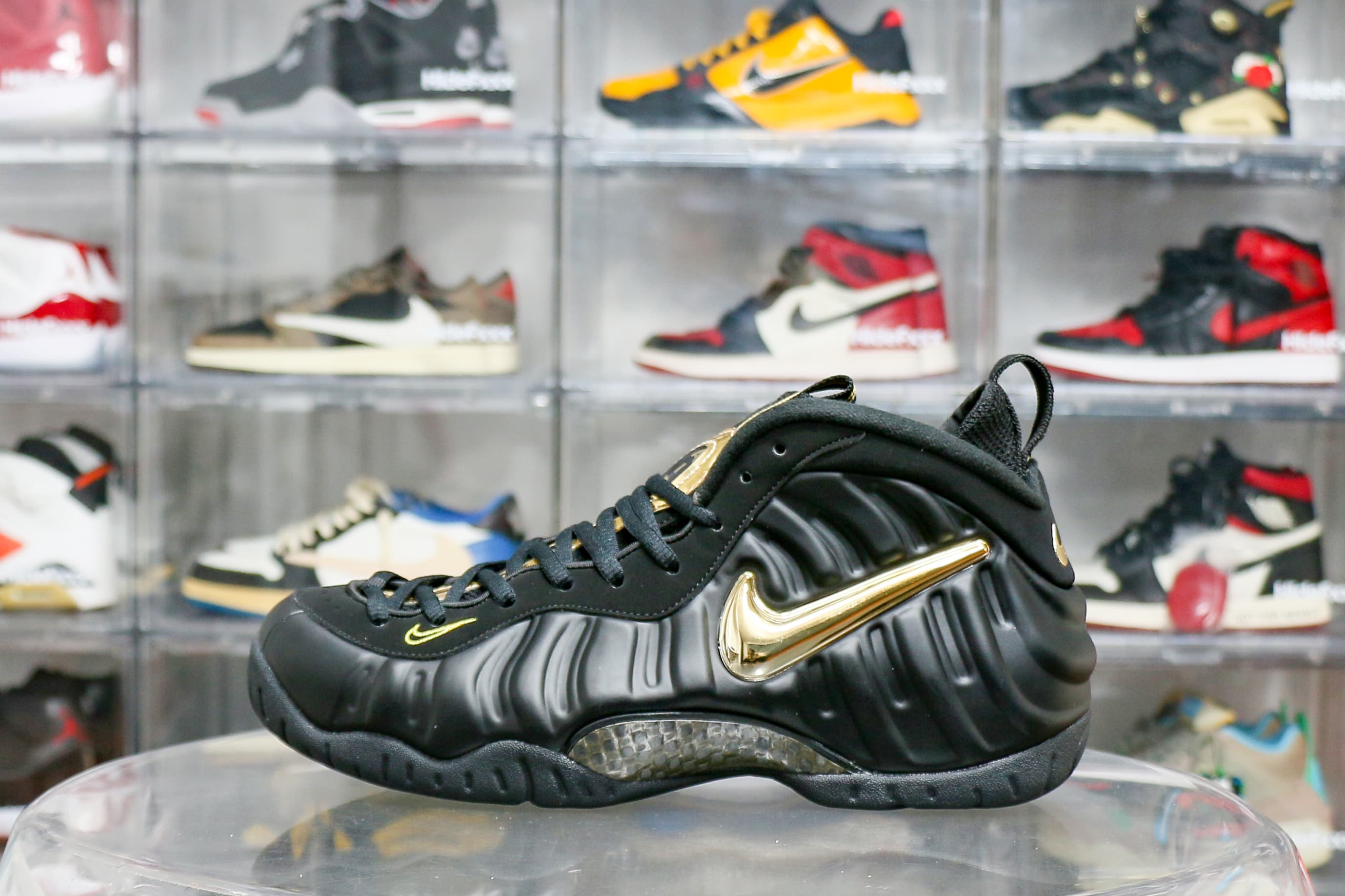 Nike Foamposite Pro Black Metallic Gold