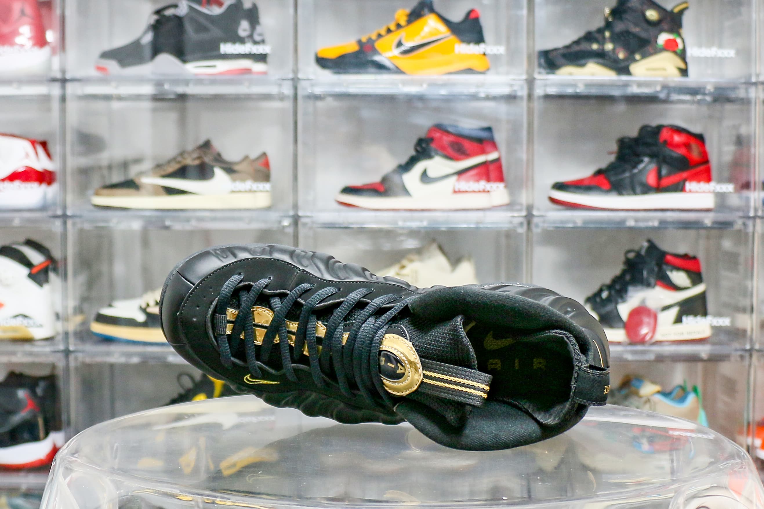 Nike Foamposite Pro Black Metallic Gold