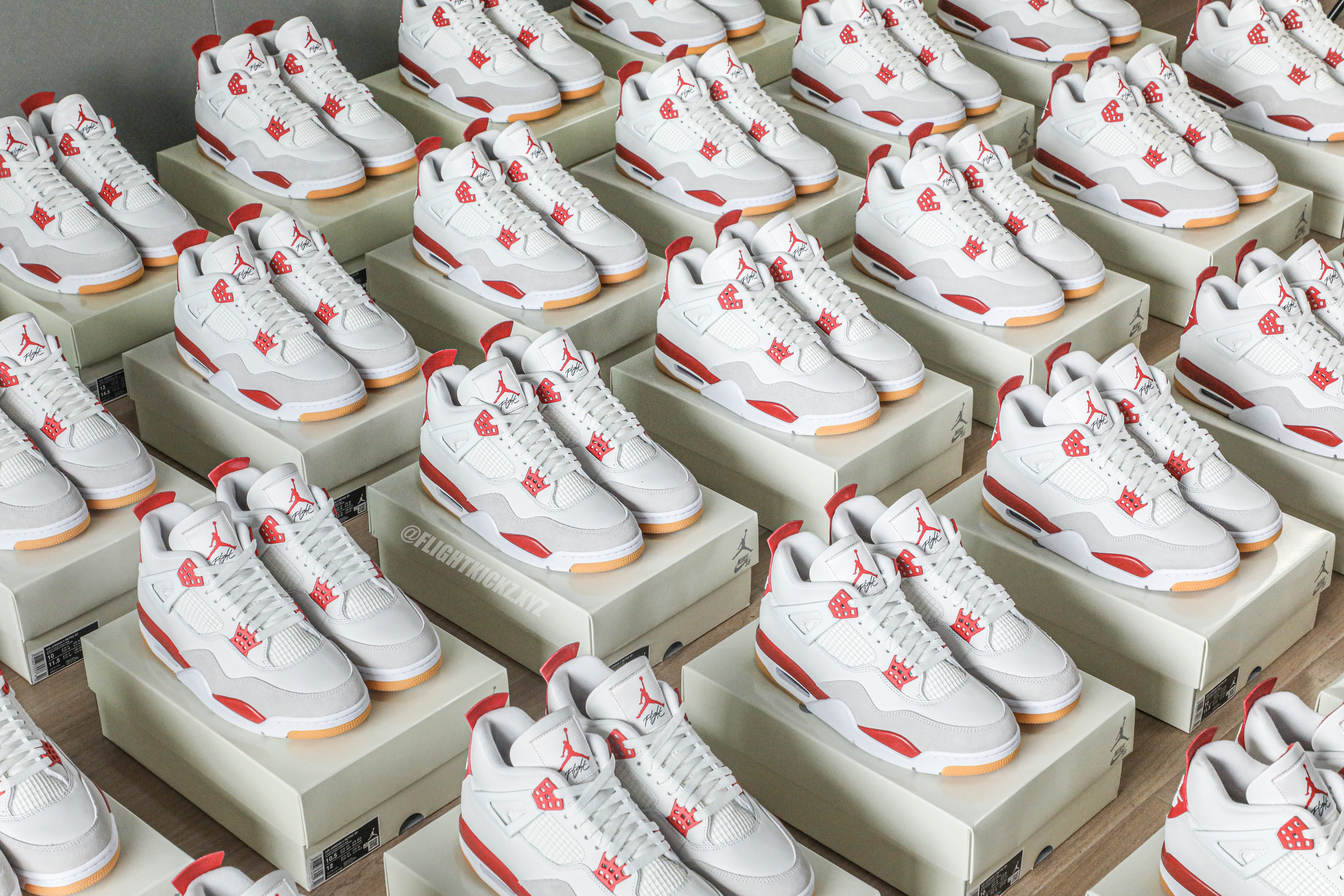 Nike SB x Air Jordan 4 Varsity Red is a Family & Friends (LN5 A1 Batch)