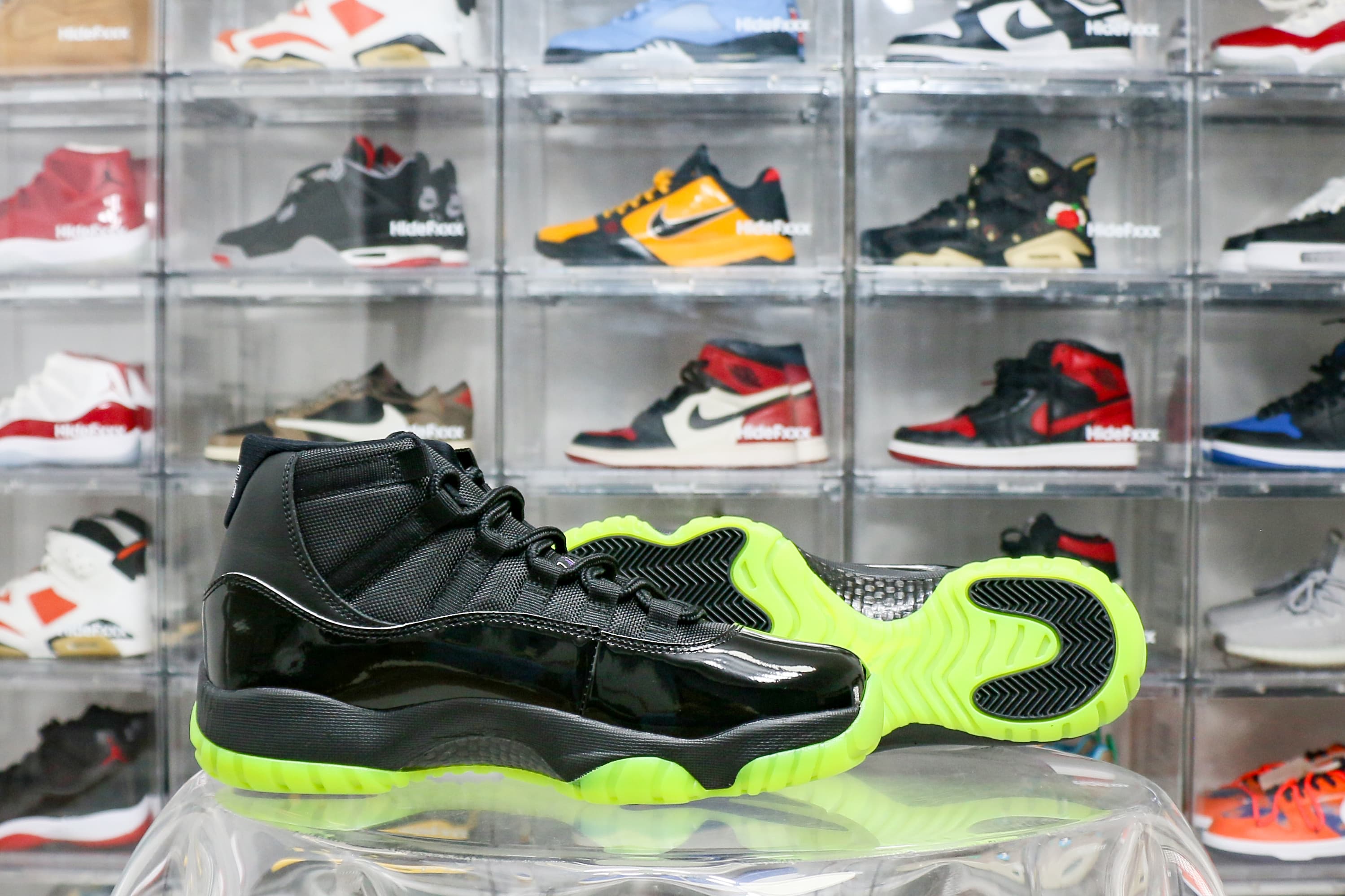 Air Jordan 11 Retro “Black Barely Volt” 2025