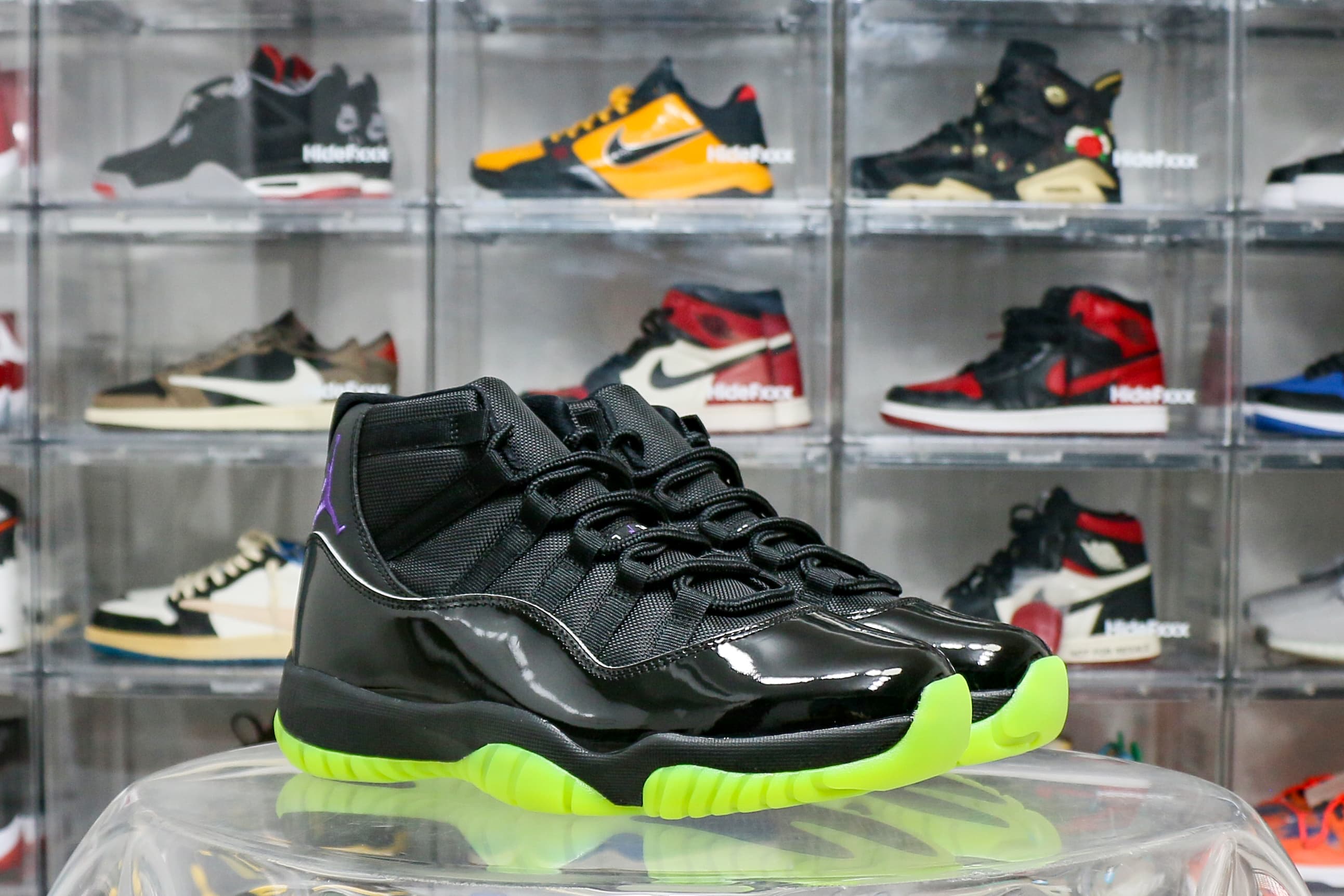 Air Jordan 11 Retro “Black Barely Volt” 2025