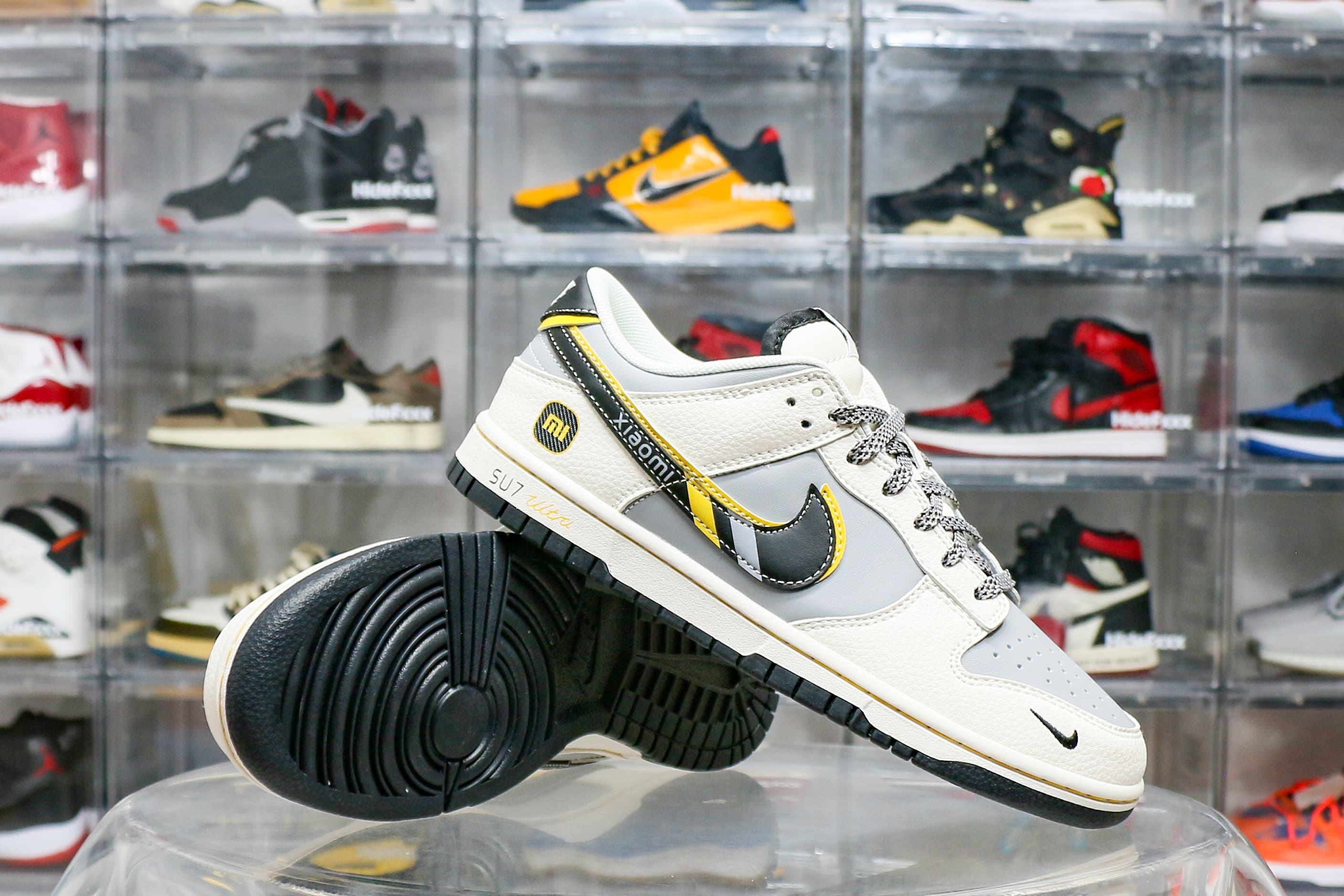 Nike SB Dunk Low x Xiaomi Su7